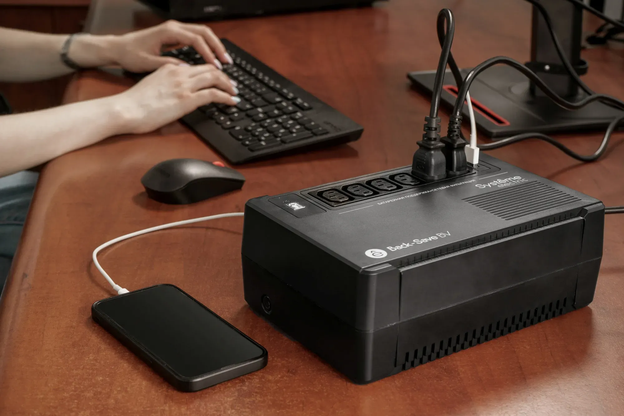 Нужно ли выключать ИБП после отключения компьютера и зачем он нужен? - фото 4