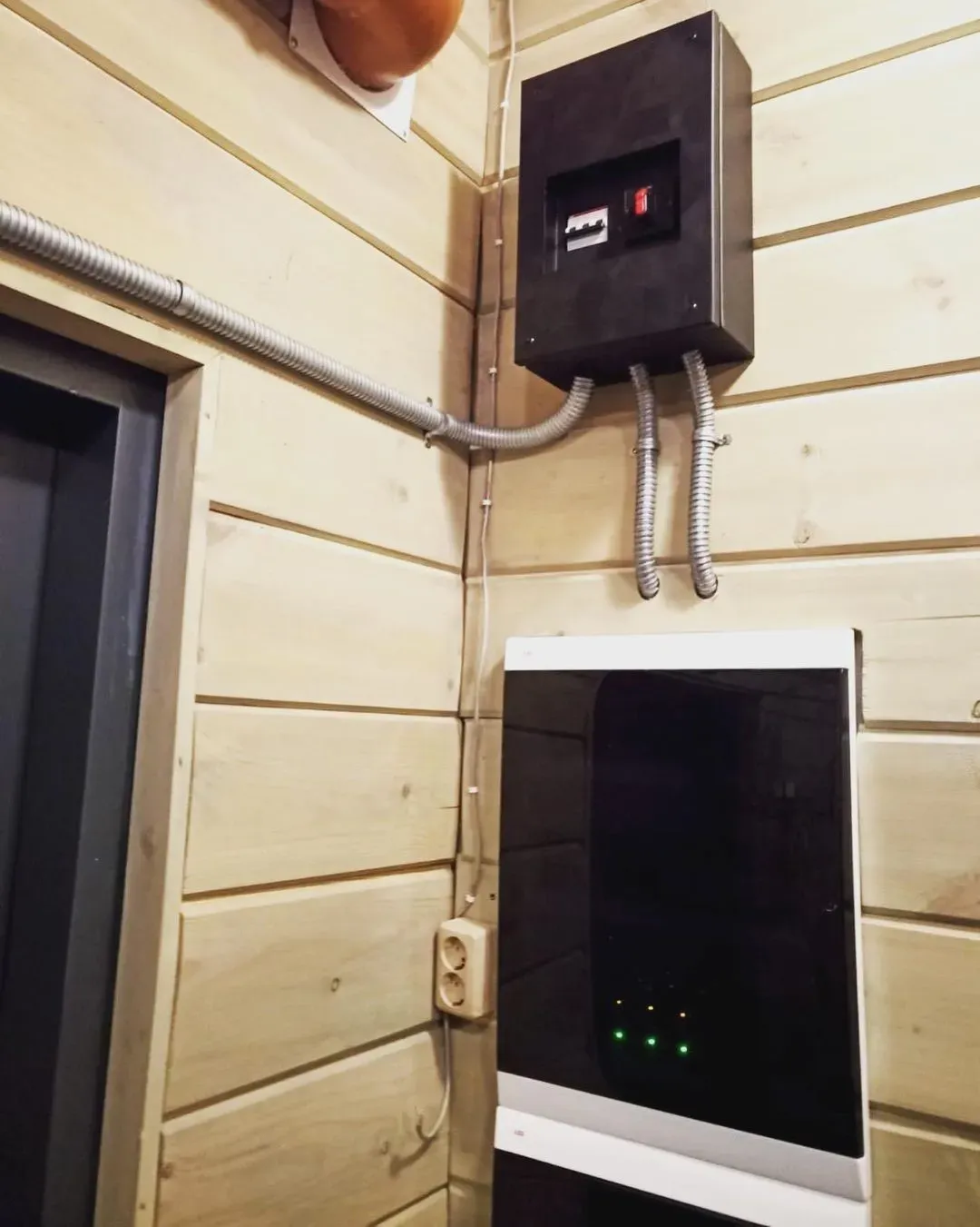 Volts в загородном доме в деревне Васкелово, Ленинградская область. Кейсы Volts - фото 2