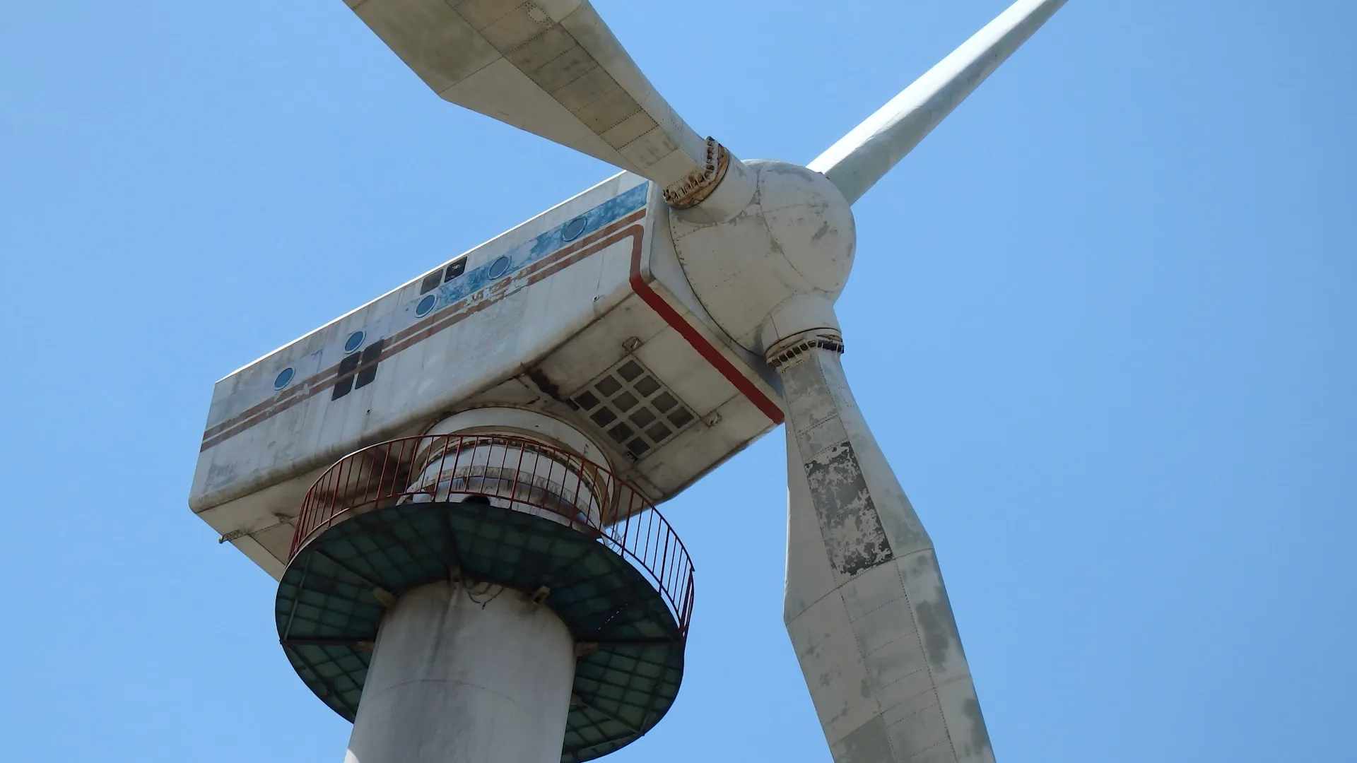  Самый большой ветрогенератор Калмыкии - фото 2